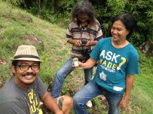 Dek with Ketut one of the Bali Regreen community organizers and Supardi from Kompos Pedang Tegal.
